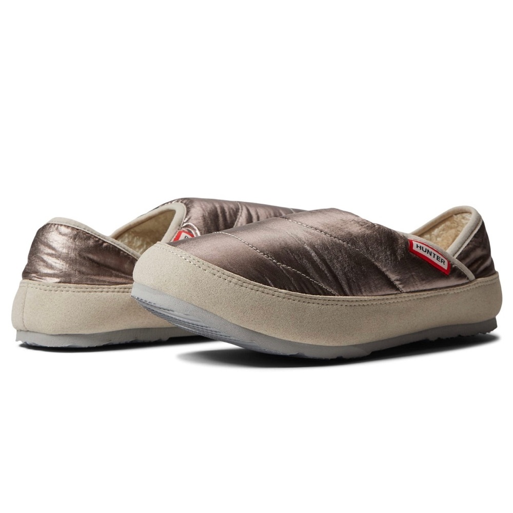 New In Box Women’s Hunter Metallic Silver/Bronze Puffer Slippers Size 6